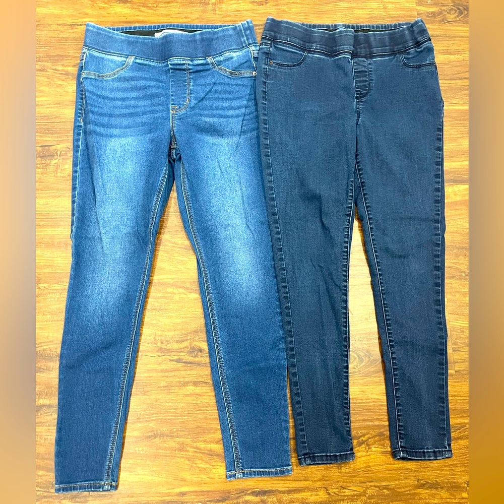 Old navy rockstar Super Skinny Jeggings 2 Pairs Size 6 short
